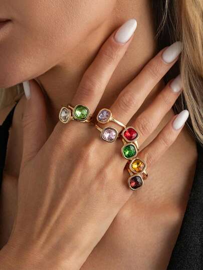 8件套彩色几何水晶水钻开口戒指套装，适合女性日常佩戴、聚会、约会、派对等场合，也是一份多功能的节日礼物。