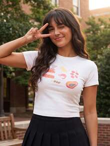 Camiseta ajustada de manga corta para mujer con estampado vintage y cuello redondo, top casual de verano para estilo urbano y vacaciones en la playa - Blanco marfil - Ver 4