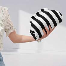 Cross-Border Hot Women's Striped Beach Bag Flying Woven Bag Girls' Commuter's All-Matching Striped Cloud Bag Flying Woven Clutch - 黑色(斑馬條紋) - 查看 1