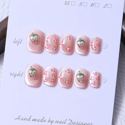 10片Y2K风格手工浅粉色圆形短款美甲贴纸，包含3D手绘草莓和豹纹渐变闪粉猫眼图案，1片果冻胶和1个指甲锉。适合日常使用和科切拉音乐节造型，一次性美甲贴纸和美甲护理产品。