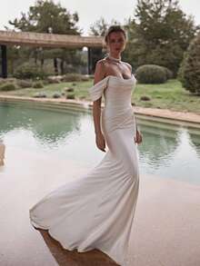 Sexy Off-Shoulder Ruched Satin Mermaid Wedding Dress With High Slit & Detachable Train, Wedding Dresses For Bride, Elegant And Comfortable, Includes Plus Sizes, Bridal Gown, Formal Dresses For Women, Suitable For Wedding, Party, Vacation, Bride, Formal Occasions, Dinner Dress, Prom Dress, After-Party Dress, Homecoming Dress, Cocktail Party, Birthday Party, Celebration, Gala, Festival, Ceremony - 白色 - 查看 2