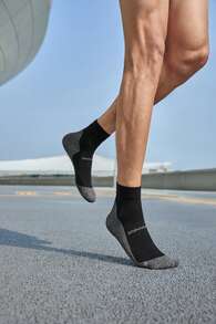 Serie de una sola pieza XTEP | Calcetines deportivos profesionales para hombres XTEP, calcetines deportivos antibacterianos y amortiguadores, calcetines de tripulación transpirables, negro - negro - Ver 5