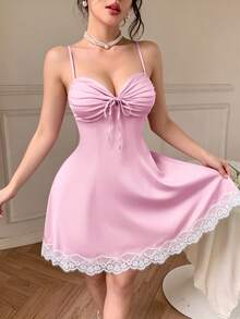 Vestido mini ajustado de satén rosa para mujer, con lazo delantero, tirantes cruzados, cintura con efecto espina de pescado, dobladillo con adorno de encaje, adecuado para citas, fiestas de cumpleaños, salidas diarias, vida nocturna, primavera/verano, joven y sexy, suave y dulce - Rosa - Ver 5
