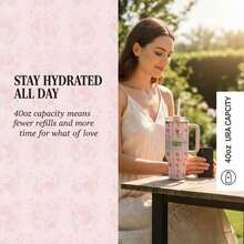 Stanley X LoveShackFancy 40 Oz Blooming Heirloom Quencher Tumbler With Handle & Straw – Stainless Steel Insulated Travel Cup - Hồng - Xem 6