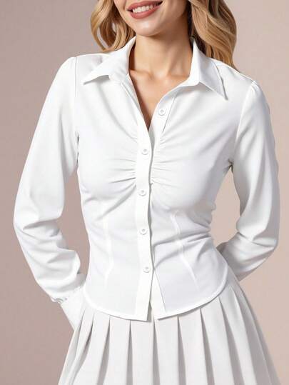 Áo sơ mi trắng xếp ly ôm dáng, phù hợp cho tập thể dục và đi làm, món đồ không thể thiếu cho những người yêu thích thời trang.
