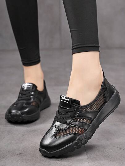 Neue Sommer Damen vielseitige Flach-Top rutschfeste Große Größen atmungsaktive Mesh Schuhe, weiche Sohle leichte Casual Sneaker, Slip-On Loafer, komplett schwarze Arbeitsschuhe, perforierte Mesh sportliche Schuhe, bequeme Laufschuhe, geeignet für Muttertag, Arbeitertag, Reisen, Dates, Partys, Pendeln, Tourismus