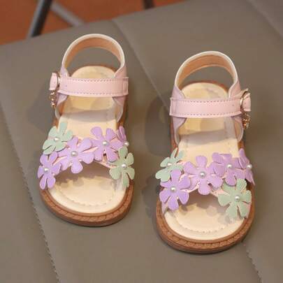 1双新款女童平底凉鞋，休闲时尚甜美风格，防滑耐穿，轻便舒适，适合派对、聚会、日常休闲穿着。