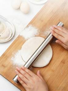 1 pièce Rouleau à pâtisserie creux en acier inoxydable, rouleau à pâtisserie antiadhésif, rouleau à pâte, outil de pétrissage, rouleau à pizza, rouleau à peau de ravioli, convient pour la réalisation de pizza, tarte, pâtes, biscuits, pain, peau de ravioli. Applicable pour la maison, le restaurant, la boulangerie, la pâtisserie, l'outil de cuisine de cuisson. Peut être offert en cadeau aux grands-parents, parents, famille, amis, voisins, passionnés de cuisine et de pâtisserie, cadeau pour la fête des mères, cadeau pour Thanksgiving - Multicolore - Voir 3