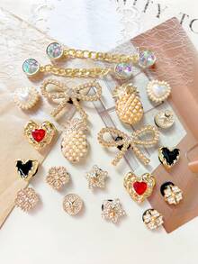 Conjunto de 20 acessórios com laços de strass dourados, pequenas correntes decorativas da série dourada, enfeites removíveis para sapatos, flores para sapatos DIY, modernos e elegantes, adequados para sandálias e chinelos perfurados, ideais para presentes de Natal. - Ouro - Ver 6