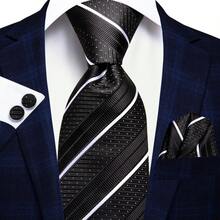 Bộ 4 món dành cho nam giới: cà vạt đen cổ điển, khăn cài túi áo, khuy măng sét kèm vòng vàng, thích hợp cho tiệc cưới, tiệc chiêu đãi, dạ hội. - màu đen - Xem 3
