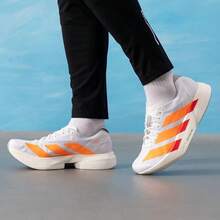 Giày chạy marathon adidas Adizero Adios Pro 4 bằng sợi carbon mềm mại và thoải mái dành cho nam, màu trắng và cam. - cam trắng - Xem 2