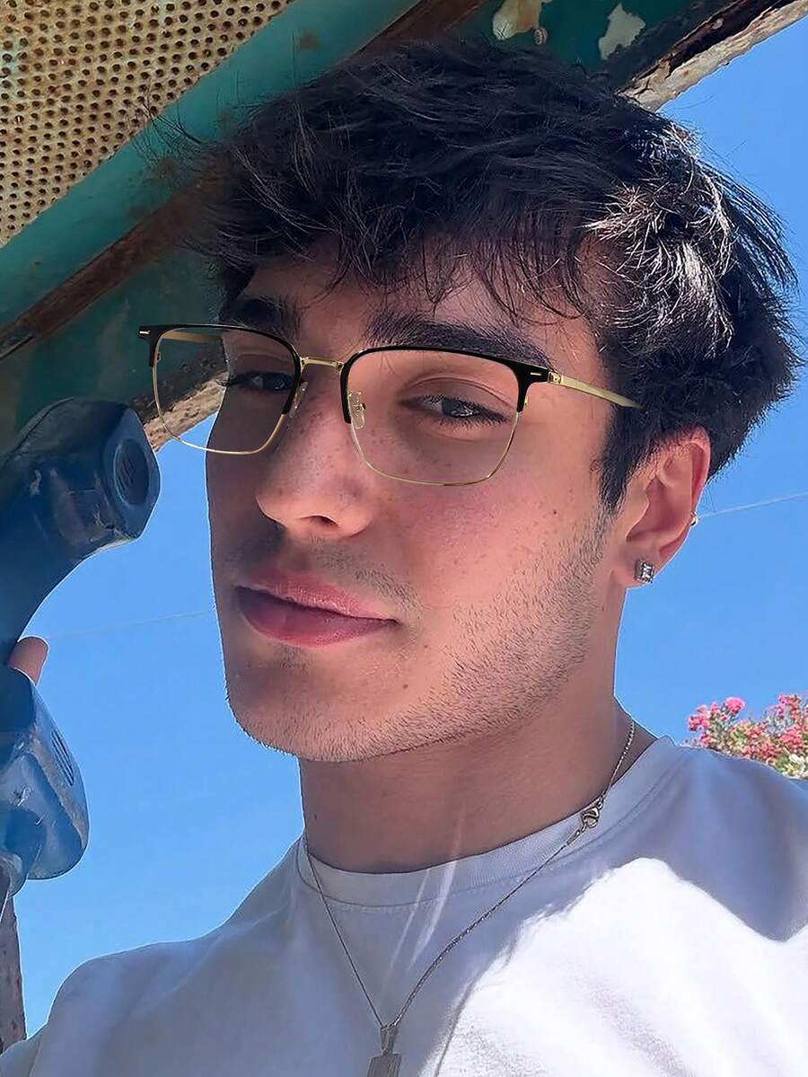 1副男士经典商务方形眼镜框，轻巧耐用的金属镜框，透明镜片，休闲风格，适合日常佩戴，办公场合四季皆宜，附眼镜盒