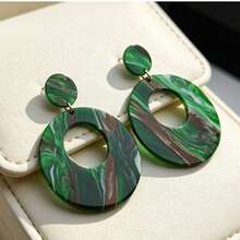 1对扎染大理石纹理祖母绿亚克力圈形耳环，时尚女款设计 - 墨綠色 - 查看 1