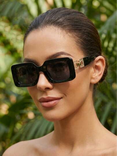 New Hollow Frame Fashion Glasses, Unisex European And American Stylish High-End Glasses, Fashionable Runway Look