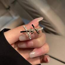 Exquisite And Compact Cross Earrings With Versatile Personality, Lightweight Design Suitable For Sensitive Earlobes, Gold Toned Minimalist Women's Jewelry - Silver - View 5
