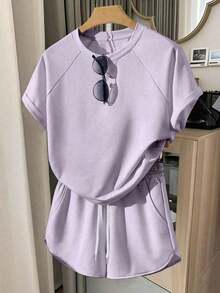 Conjunto de camiseta y pantalones cortos para mujer, color amarillo sólido, uso casual de verano, diseño gráfico, elegante, versátil, diario, al aire libre, compras, viajes - Morado - Ver 6