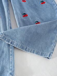 Bộ đồ thể thao cho bé gái gồm áo tank top đen không tay cổ polo ôm sát và quần jean dài ống rộng cạp chun thêu họa tiết quả anh đào, thích hợp cho mùa tựu trường. - màu đen - Xem 4
