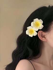 1个白色渐变至黄色芙蓉花发夹，热带风情芙蓉花发饰，适合年轻女孩，是海滩和泳池度假的完美之选。也适合夏威夷派对、旅行摄影和日常佩戴。一款波西米亚风格的花朵发夹。 - 彩色 - 查看 5