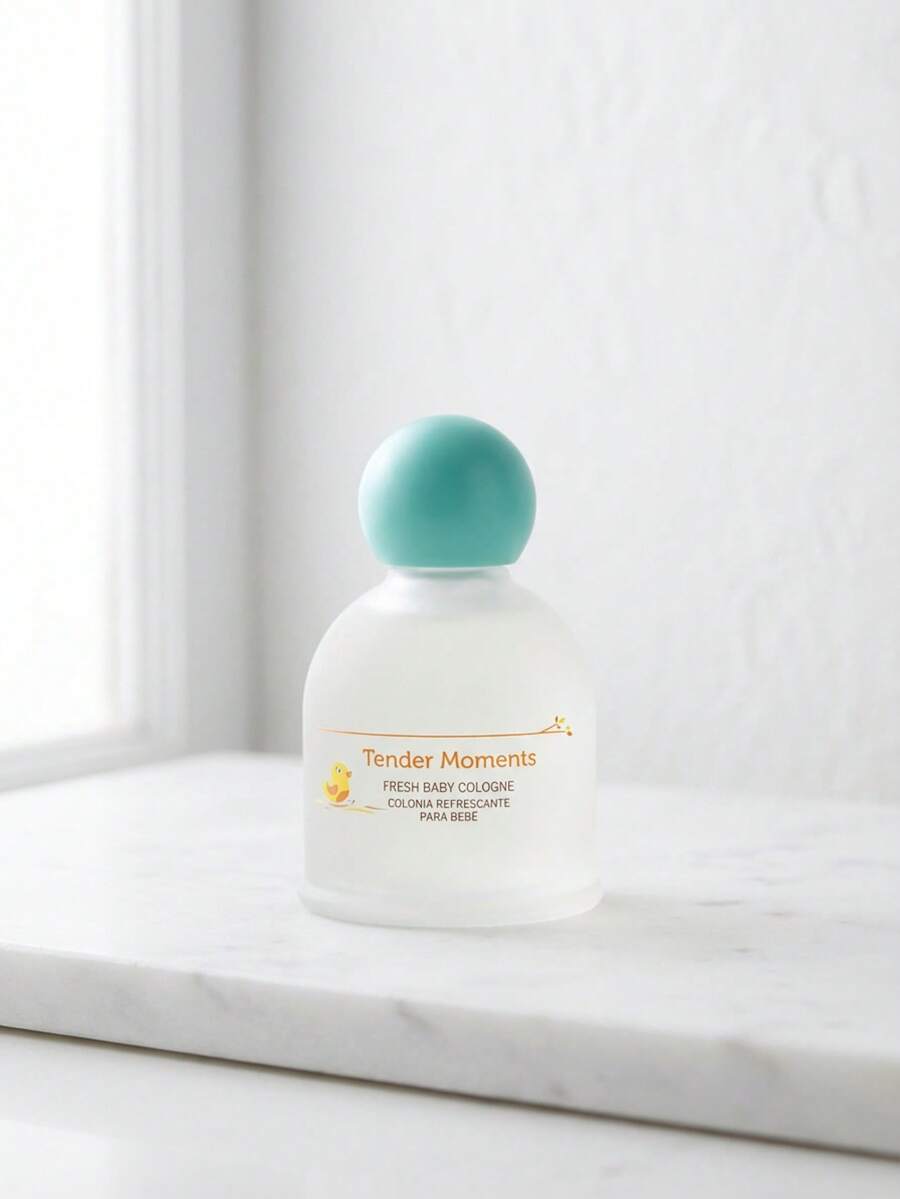 Envase esmerilado, tapa color aqua, diseño sencillo, ilustración infantil. Este perfume resulta perfecto para el uso diario en la infancia, salidas cortas, momentos de relajación en casa o después del baño. - Unitalla - Ver 1