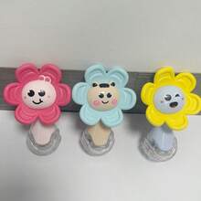 花朵造型婴儿摇铃玩具——促进感官和听觉发育，鲜艳的色彩可锻炼抓握能力，并提供舒缓的触觉刺激，是婴幼儿的理想生日礼物。活泼有趣的设计，专为宝宝打造。 - 彩色 - 查看 9