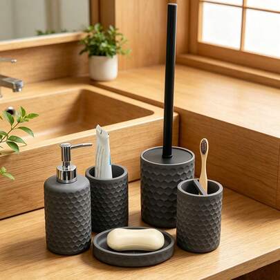 Bộ phụ kiện phòng tắm: Khay đựng xà phòng, giá đựng bàn chải đánh răng, bình đựng xà phòng cầm tay, họa tiết tổ ong tối giản.