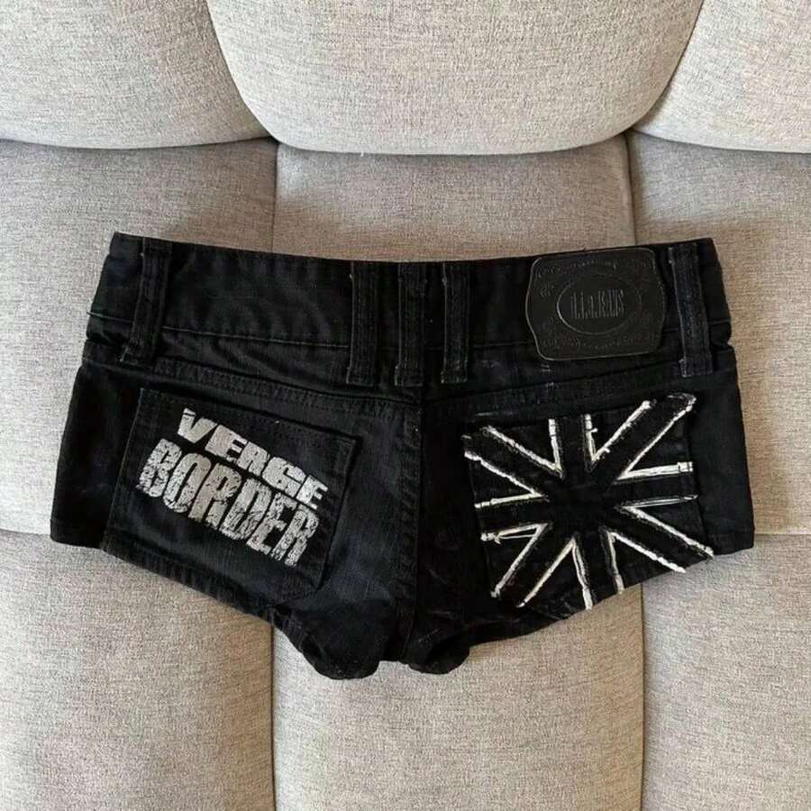 Women's Black Denim Mini Shorts With Unique Union Jack And Text Detail, Straight Leg Non-Stretch Fabric For A Standout Grunge Party Outfit. - 黑色 - 查看 1