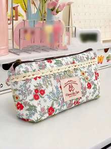 Une trousse à crayons avec dentelle rose fraîche et style floral, peut être utilisée comme sac de rangement de papeterie et sac cosmétique (sans porte-clés en forme de cœur). Le sac de rangement de papeterie à grande capacité adopte un style unique, et le sac cosmétique minimaliste convient à une utilisation par les filles. Convient pour la papeterie des étudiants. Un choix de cadeau pour la rentrée scolaire. Très adapté pour que les étudiants se l'offrent mutuellement. - Floral - Voir 2