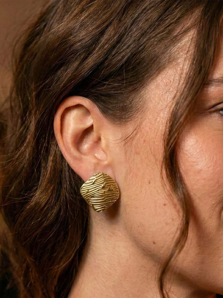 Splendor Orecchino in acciaio inossidabile dorato da donna, gioiello vintage impermeabile con texture, asimmetrico a perno quadrato, regalo gioiello per vacanze estive al mare