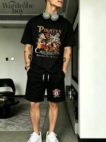 Disney Licensed Short-Sleeve Printed T-Shirt And Shorts Set, Men's Two-Piece Set, Featuring A Cartoon Print Of Mickey Mouse Family In A Nautical Pirate Outfit. Suitable For Family Outings And Vacations. Unisex. Comfortable And Breathable. - 黑色 - 查看 1