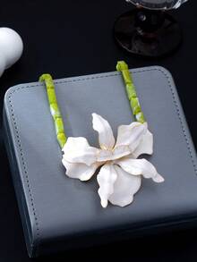 1件手工珐琅白色3D不对称花朵项链，时尚优雅迷人花朵颈链 - 白色 - 查看 4