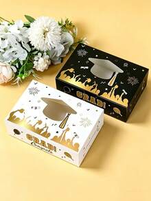6 piezas Cajas de regalo con tema de graduación - Esquemas de color negro, blanco y dorado. Esta serie de cajas de regalo viene en colores negro y blanco, con el diseño centrado en elementos clave como las gorras de graduación. - Talla única - Ver 5