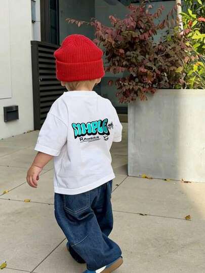 Áo thun ngắn tay đơn giản in chữ và hình graffiti cho bé trai, kiểu dáng thường ngày.