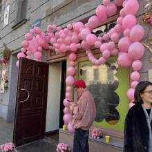 33个10英寸粉色气球尾巴，乳胶气球派对装饰套装，大型布局 - 查看 1