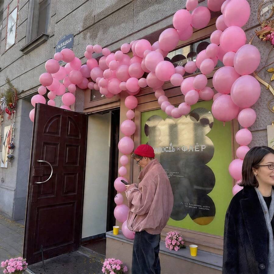 33个10英寸粉色气球尾巴,乳胶气球派对装饰套装,大型布局 - 查看 1
