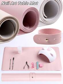 Thảm vẽ móng màu hồng nude có thể gấp gọn, làm từ sợi microfiber mềm mại. Lý tưởng để sử dụng trên móng acrylic, những tấm thảm vẽ móng này cũng có thể được các thợ làm móng sử dụng như thảm trải bàn trong salon hoặc tại nhà. - Nhiều màu - Xem 3
