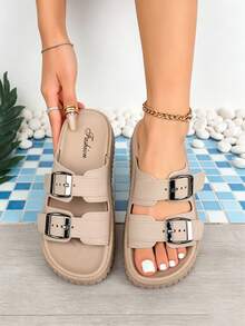 FZY Women's Double-Buckle Flat Sandals, Adjustable Strap Open-Toe Sandals, Non-Slip, Comfortable, Warm-Season Footwear, Lightweight And Waterproof Women's Shoes. A Versatile Shoe Suitable For Everyday Wear, Beach Vacations, Poolside, Back-To-School Season, Spring Break, Independence Day, And Outdoor Activities. Features A Soft, Cushioned Insole, Shock Absorption Technology, A Smooth Synthetic Upper, And A Durable, Non-Slip Outsole. It Comes With Adjustable Metal Buckles For A Personalized Fit. The Thick Platform Sole Adds A Slight Height Without Sacrificing Comfort. The Cushioned Padding Reduces Foot Fatigue Throughout The Day, And The Non-Slip Outsole Provides Reliable Grip On Both Wet And Dry Surfaces. The Lightweight, Waterproof Construction Is Ideal For The Beach And Pool, And It's Easy To Clean And Dries Quickly. - 卡其色 - 查看 1