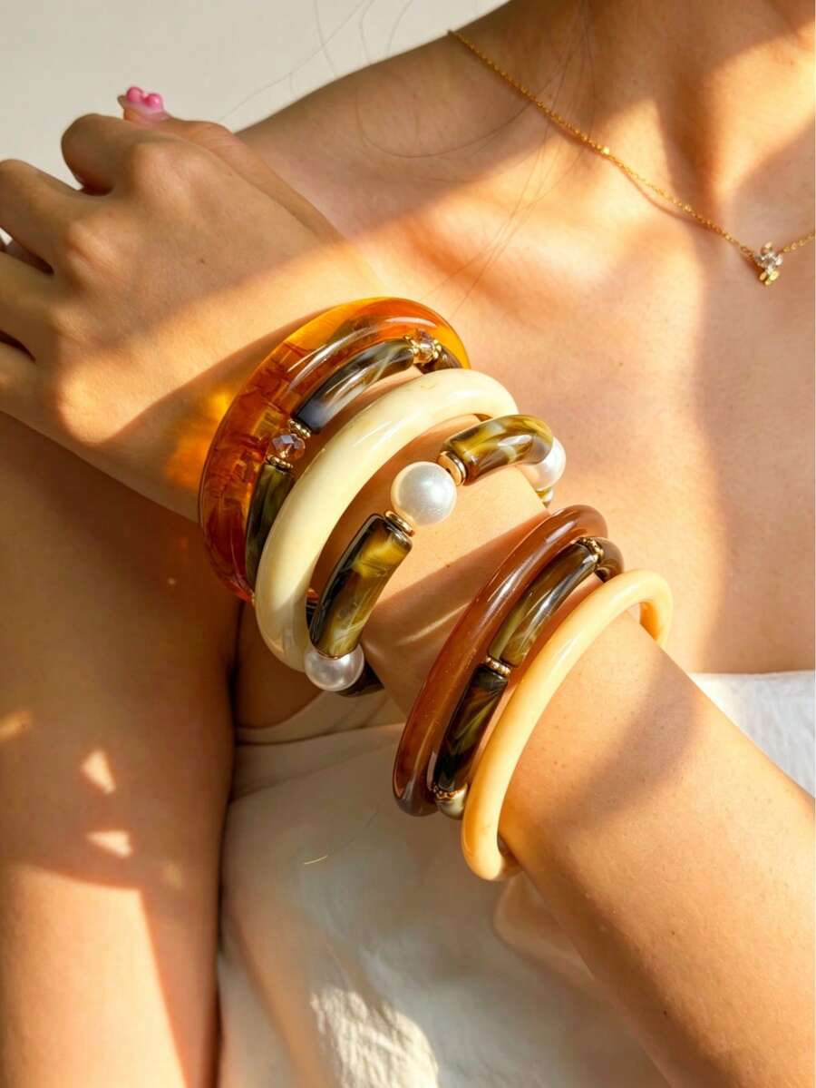 Juego de 7 piezas de pulseras elegantes y versátiles de resina ámbar y color marfil con cuentas metálicas, adecuado para uso diario, festivales y fiestas - Multicolor - Ver 1