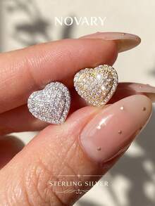 1 Đôi bông tai hình trái tim đính đá Zirconia, chất liệu bạc 925 cao cấp, nhẹ nhàng và sang trọng, tinh tế, phù hợp để đeo hàng ngày, trong những dịp đặc biệt và làm quà sinh nhật. - Bông tai tình yêu siêu lấp lánh - Xem 1