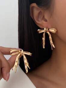 1 Pair Minimalist Creative Metal Golden Ribbon Bow Earrings, Elegant & Fashionable Asymmetrical Stud Earrings For Women - Silver - View 5