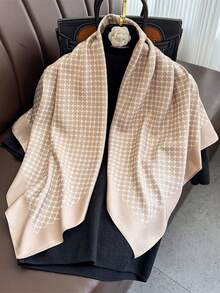 1条几何四叶草印花真丝围巾，尺寸90x90厘米，轻盈多用途，四季皆宜，适合日常出行、聚会和旅行。 - 卡其色 - 查看 9