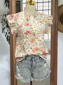 Blouse décontractée style bohème femme, col V, manches à volants, motifs camouflage et floral. Idéale pour le printemps/été, les vacances. Design inspiré du vintage, esthétique cottagecore, revival Y2K. Tissu léger et respirant. Top de plage, mode de rue, du bureau au week-end. - Nude - Voir 3