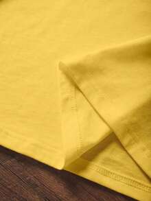 Camiseta gráfica de manga corta y cuello redondo con ajuste holgado para mujer - Amarillo - Ver 4