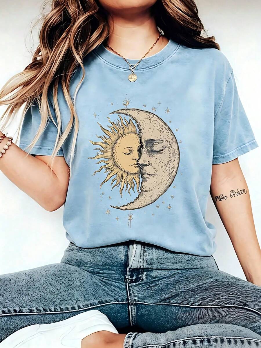 Women's Bohemian Style T-Shirt With Mysterious Moon And Sun Face Pattern Print, Vintage Hippie Style, Short Sleeve Casual Round Neck Top, Perfect Choice For Spring And Summer Women's Fashion 2025 - Sky Blue - 查看 1