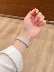 1条男女通用休闲硅胶磁性表带，适用于38/40/41/42/44/45/46/49mm Ultra/SE/11/10/9/8/7/6/5/4/3/2/1 - Starlight - 查看 5
