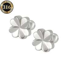 SENLANSP 2 piezas Elegantes Pendientes de Acero Inoxidable Chapados en Oro de 18K con Forma de Corazón y Trébol de Cuatro Hojas - Estilo Elegante y Grácil - Adecuado para Uso Diario, Fiestas, Vacaciones y Regalos de Mujer - 2 piezas - Ver 9