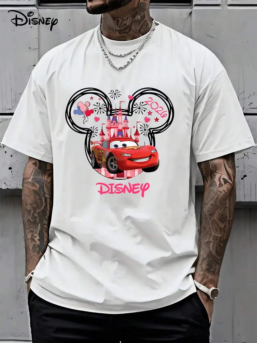 [Disney Licensed]Disney Cars Lightning McQueen Castle Mickey Head Graphic T-Shirt, Men's Oversized Short Sleeve Tee, Disney Racing Themed Top For Summer Daily Wear, Back To School, Cars Fans Gift, Casual Outings & Theme Park Outfit, Disney Officially Authorized Men's Short-Sleeved T-Shirts, Mens Clothes, Men, Ropa De Hombre, Summer Clothes, Men Shirts, Graphic Tees, Disney Outfits Men, Graphic Tees, Camisetas Para Hombre, Camisas Para Hombre, Summer Outfits For Men, Father's Day Gift, Perfect Gift For Family And Friends, Which Are Necessary For Birthday Parties, Disney Shirts, Mens Clothes, Summer Clothes, Officially Licensed Disney T-Shirts, Disney Men's And Women's Spring/Summer Fashion Casual Short-Sleeve T-Shirts - 白色 - 查看 1