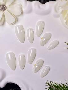 10 Pieces Handmade Almond-Shaped Press On Nails, White Transparent Carved False Nails. Hand-Painted With White Nail Base And Decorated With Handmade Transparent Three-Petal Flower Carvings. Elegant, Romantic And Minimalist, These High-End, Sexy And Light Luxury Nail Patches Are Suitable For Daily Wear, Dates, Concerts And Light Business Occasions, And Are An Excellent Gift For Women And Girls. - Multicolor - View 5