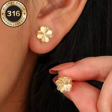 SENLANSP 2 piezas Elegantes Pendientes de Acero Inoxidable Chapados en Oro de 18K con Forma de Corazón y Trébol de Cuatro Hojas - Estilo Elegante y Grácil - Adecuado para Uso Diario, Fiestas, Vacaciones y Regalos de Mujer - 2 piezas - Ver 1