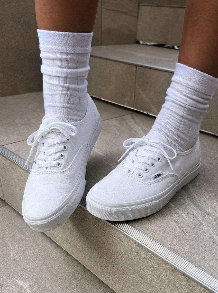 Vans 正品女士休闲鞋 轻便缓震透气舒适厚底logo亲肤百搭日常健身通勤下班休闲旅行约会 白色 VN000EE3WOO - 白色 - 查看 1