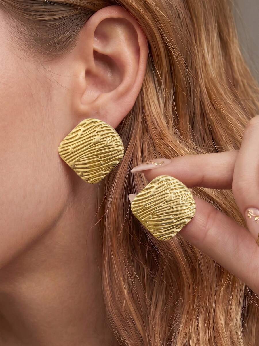 Set de 6 pares - Aretes cuadrados para mujeres y damas con estilo, conjunto de aretes geométricos en estilos trenzados y martillados, aretes de botón de acero inoxidable para niñas, aretes de moda a prueba de agua e hipoalergénicos dorados, piezas grandes y llamativas para la colección de joyas de la oreja, adecuados para atuendos de oficina e ideales para atuendos de vacaciones y un dulce regalo para mujeres.